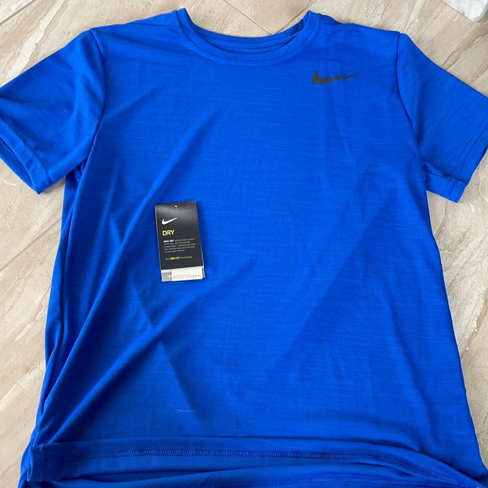 Men’s Nike dry fit shirt
